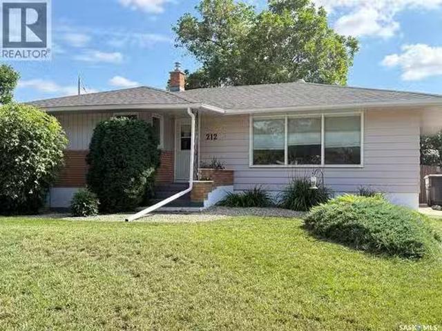 212 Ash Drive, Weyburn, SK, S4H 0S2 house for sale Listing.