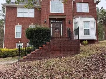 212 BROADMOOR CIR, ALABASTER, AL 35007