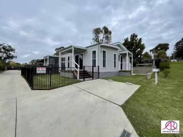 2/12 Burgess Street, Armidale Townhouse for rent Listed by Fr.