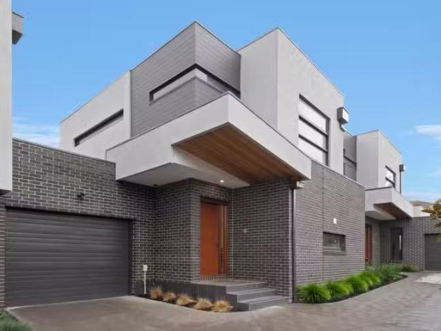 2/12 Greendale Rd, Doncaster East VIC 3109 Townhouse For Lease