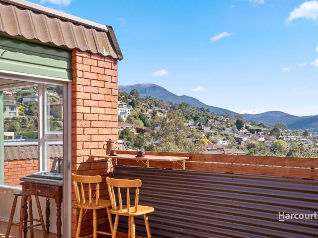 2/12 Dalkeith Court, SANDY BAY, TAS 7005