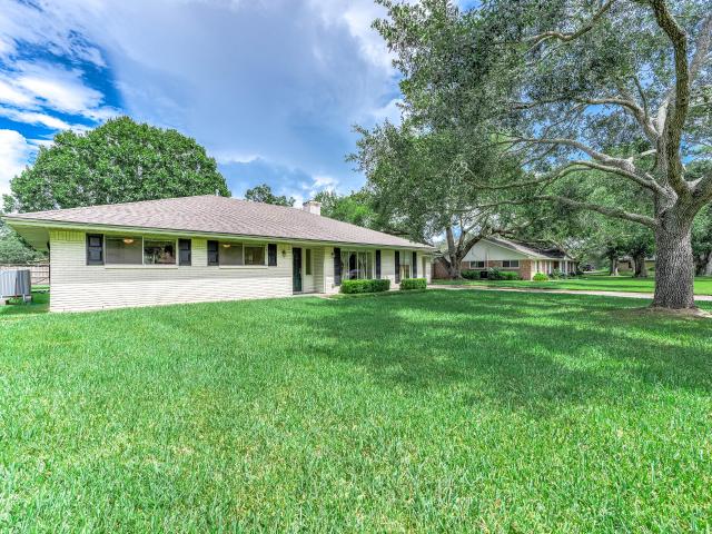 212 E Crestmont Drive