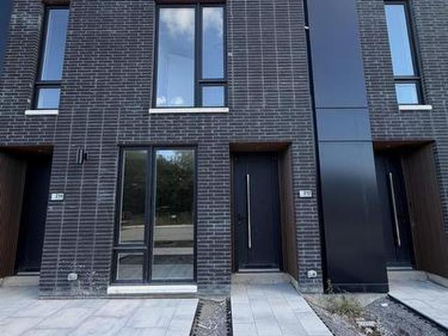 212 Ellis Avenue, St. Catharines, ON, L2P 0H2 townhouse for lease | Listing ID X13790 | Royal LePage