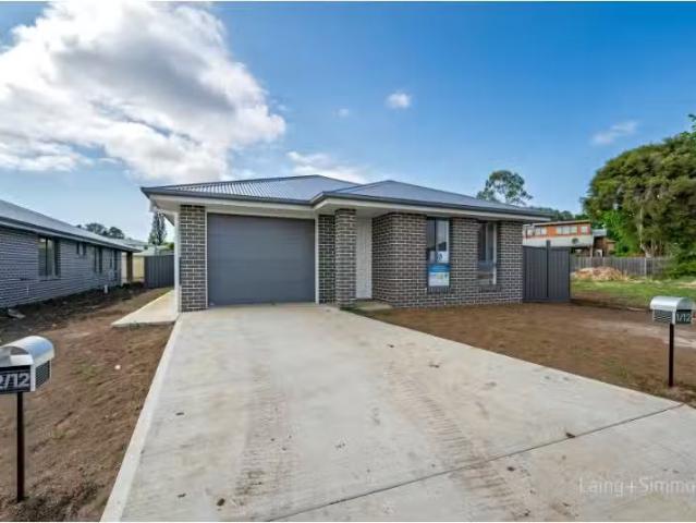 2/12 Frizell Crescent, Armidale Townhouse for rent Listed by.