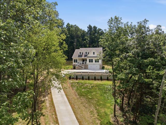 212 Hollow Road NE