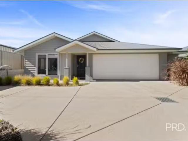 2/12 Jumbuck Dr, Gobbagombalin House for rent Listed by Halle.
