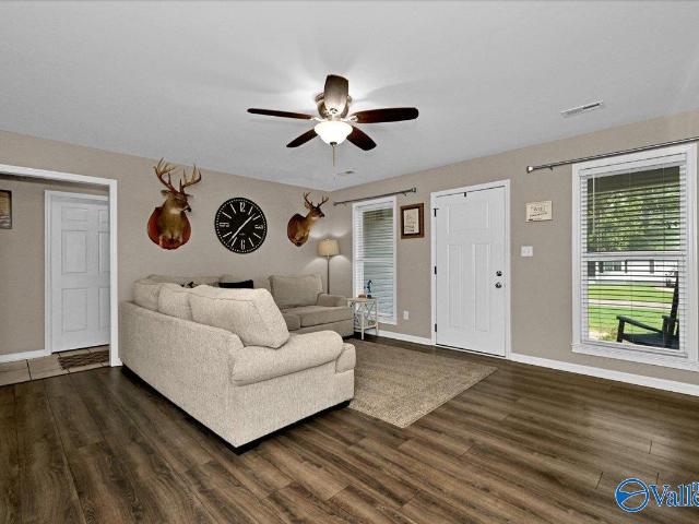 212 Lindsey Lane SW