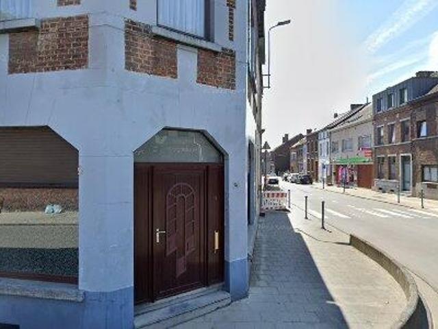 212 m2 apartment for rent in Charleroi