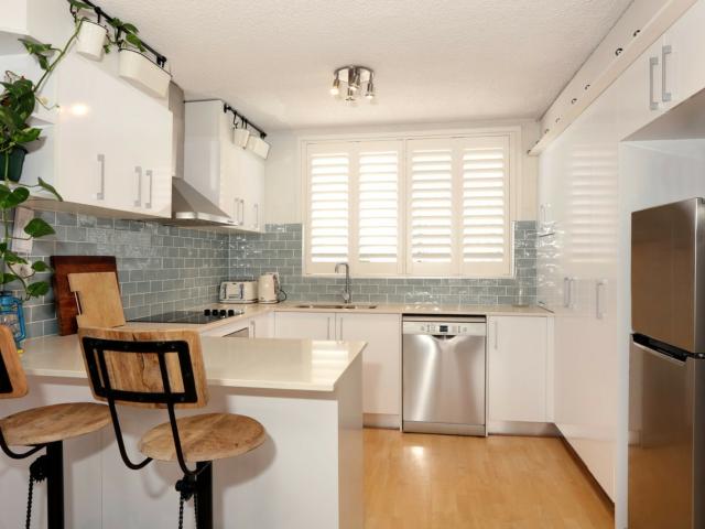 2/12 second avenue, broadbeach qld for rent lj hooker