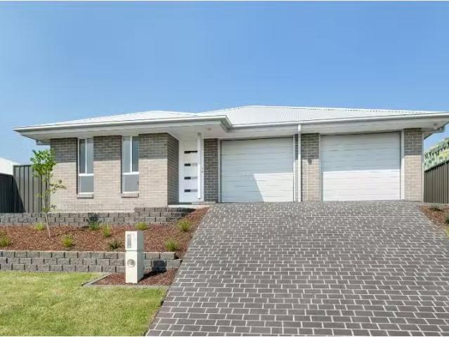 2/12 Stoney Crk Dr, Farley Townhouse for rent Listed by Alyss.