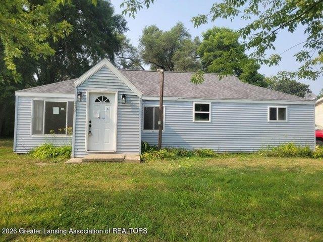 212 Pearl St, Crystal, MI 48818