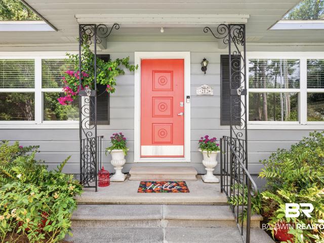 212 Pinecrest Ln