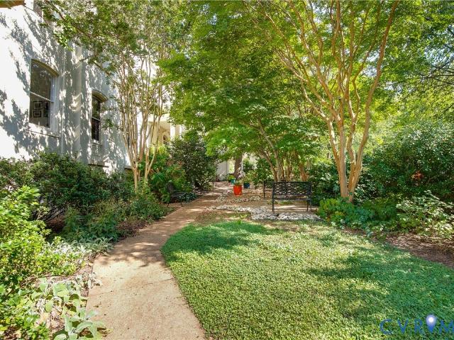 212 W Franklin Street U204