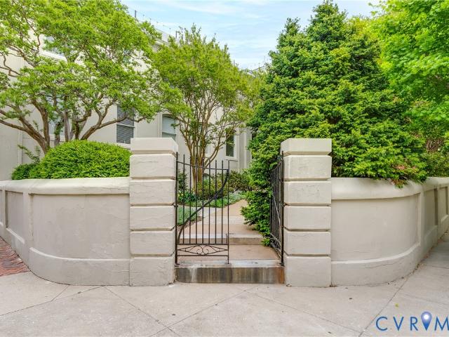 212 W Franklin Street UP01