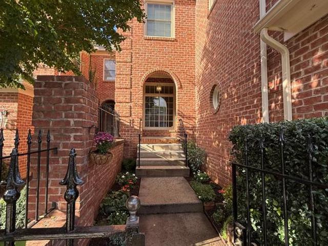 212 Wellington Court