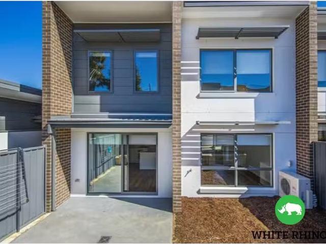 2/12 Uriarra Road, Queanbeyan Townhouse for rent Listed by Re.