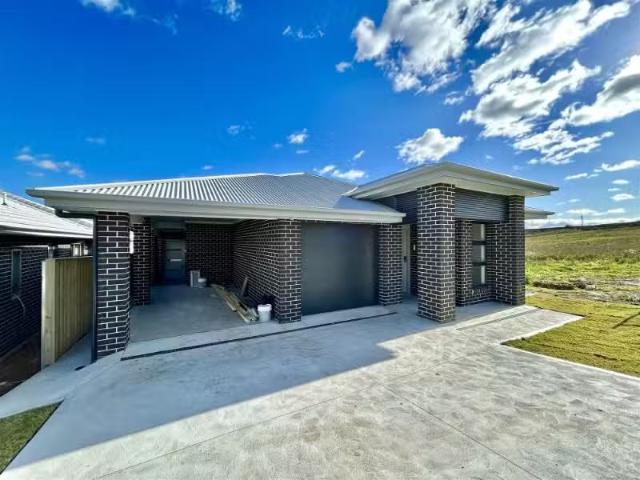 212a Biscay cct, MENANGLE PARK Apartment for rent Listed by E.