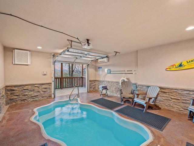 2136 E View Dr