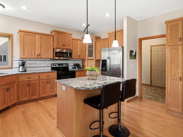 21394 Queen Court NW