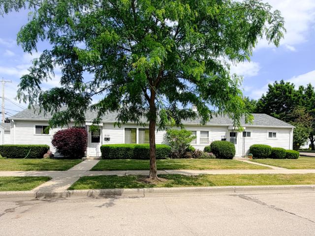 2130 W Howard Ave