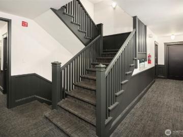 2132 5th Ave, Unit 8, Seattle, WA 98121 | MLS #2500