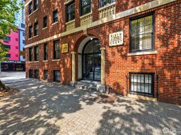 2132 5th Ave, Unit 202, Seattle, WA 98121 | MLS #2483