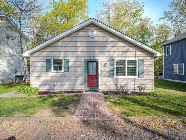 213 12th St, Colonial Beach, VA 22443 | MLS #VAWE2010