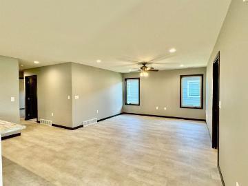 213 34th Avenue W