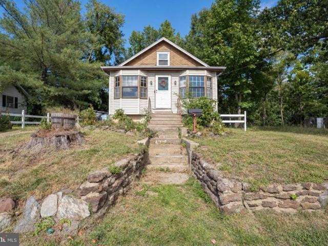 213 Berlin Rd N, Lindenwold, NJ 08021