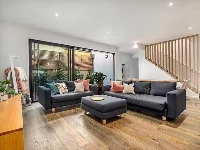 2/13 Blenheim Street, Balaclava, VIC 3183