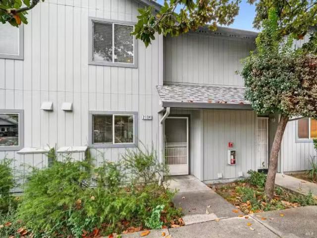 213 ELBRIDGE AVE APT E, CLOVERDALE, CA 95425
