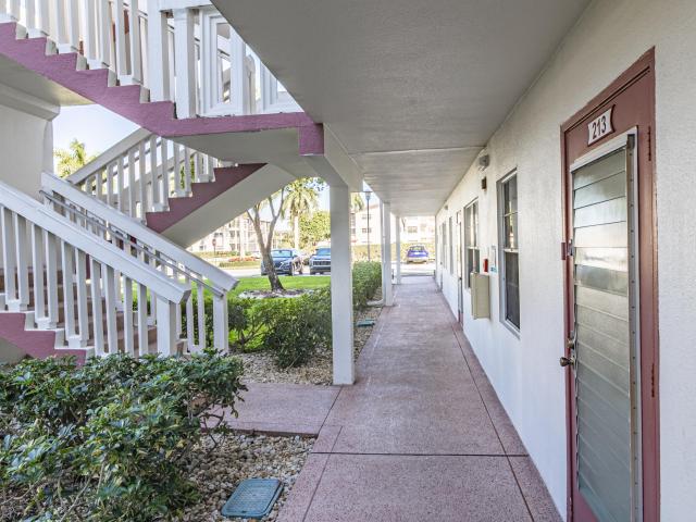 213 Fanshaw F, Boca Raton, FL 33434 | MLS #B26036