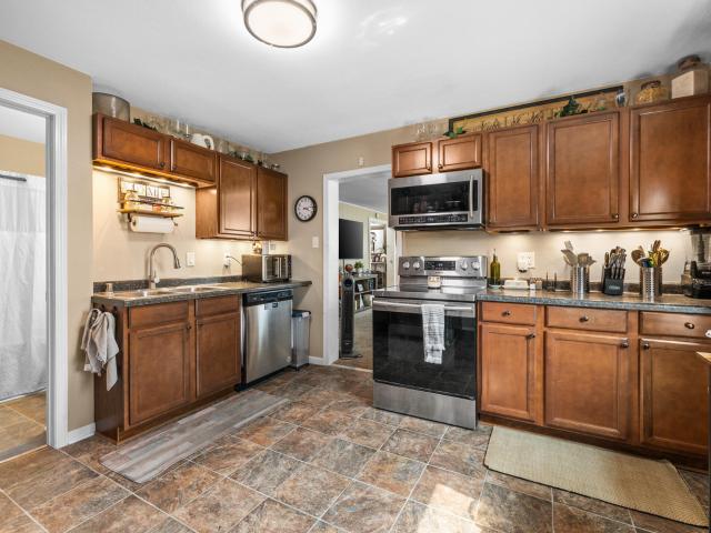 213 Kettle Moraine S Dr