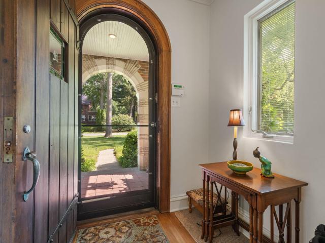 213 Kenwood Place