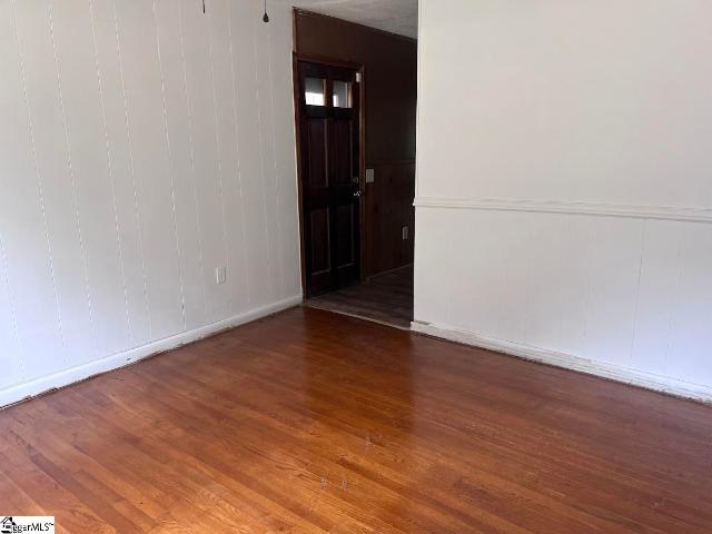 213 Hillcrest Circle