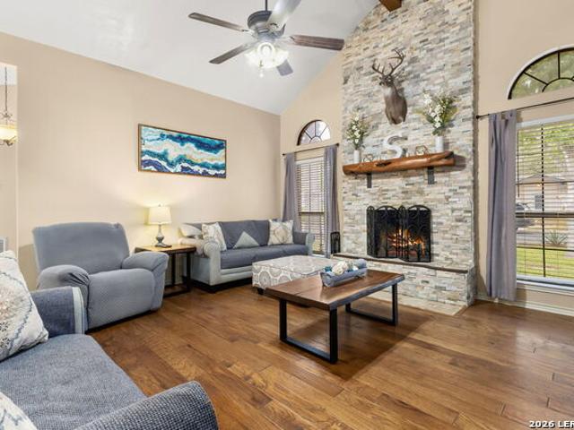 213 Hilltop Dr