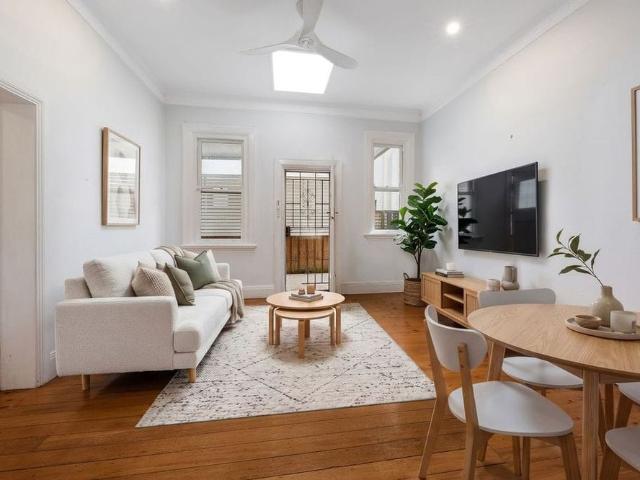 2/13 Lang Street, Mosman