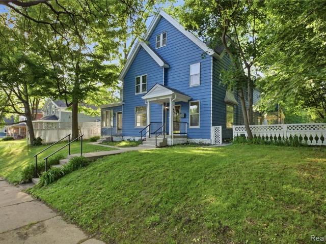 213 MAPLE Street