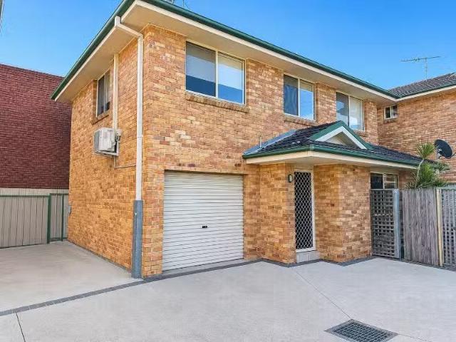 2/13 Myra Street, EAST MAITLAND Townhouse for rent Listed by.