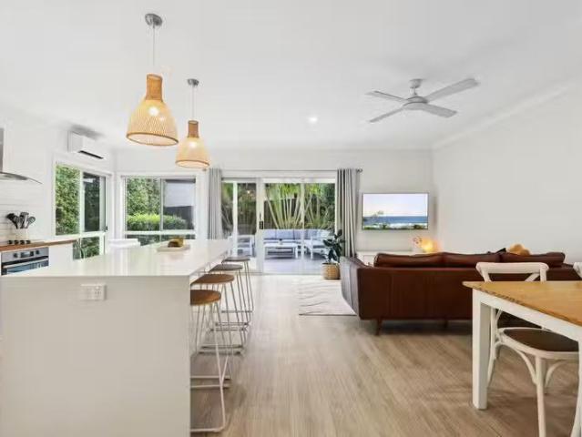 2/13 North Shore Avenue, Varsity Lakes, QLD 4227 Townhouse f.