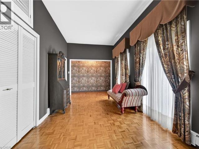213 STONE CHURCH Road W, Hamilton, Ontario, L9B1A2
