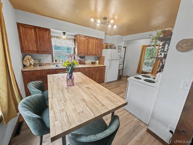 213 W Brown Street