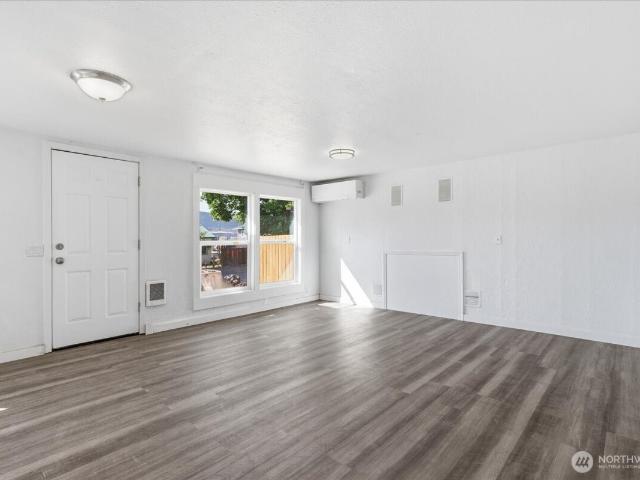 213 W Kelso Avenue