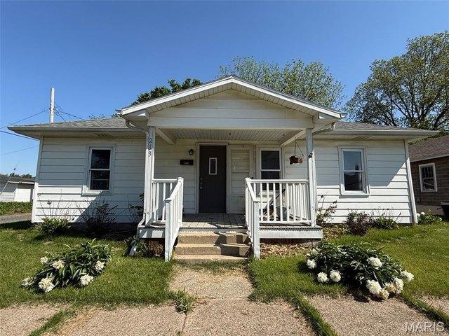 213 W St Clair St, Vandalia, IL 62471