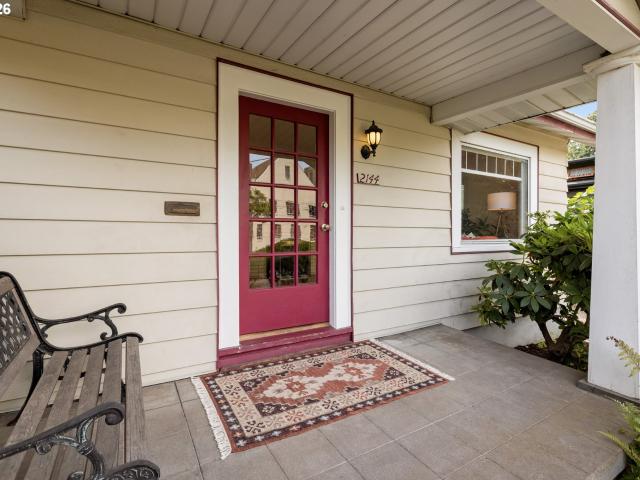 2144 n willamette blvd