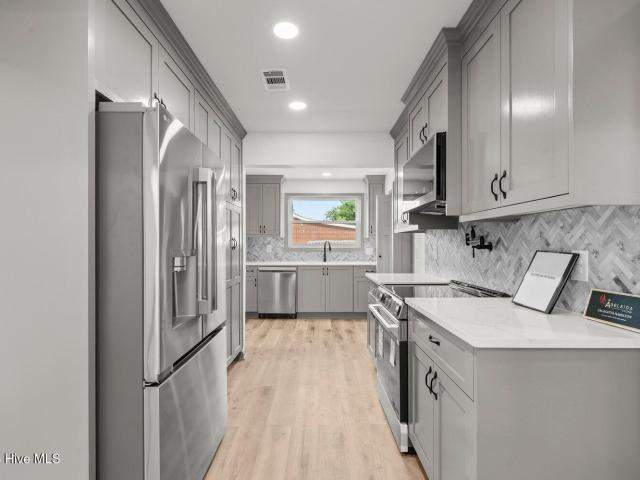 2146 Eastside Court