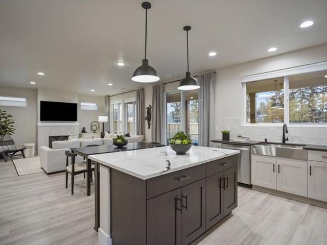 2147 Statesman Dr, Woodland, WA 98674