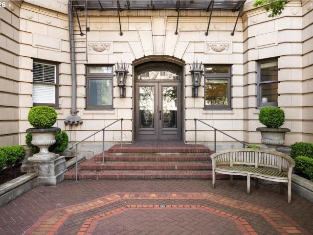 2141 nw davis st # 301