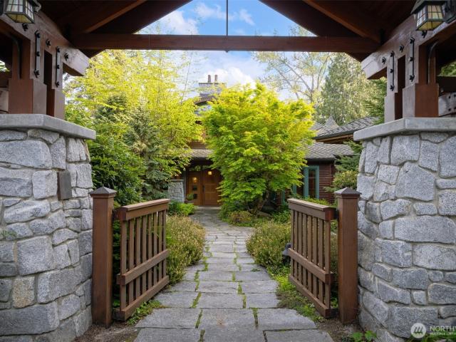 2141 Northshore Road