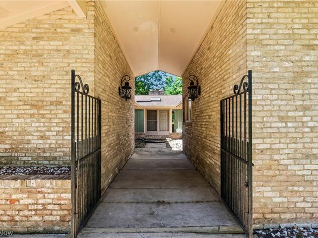 2141 Arms Drive